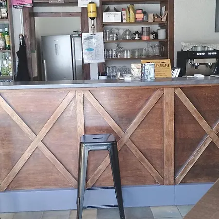 Rest'o Bar Les 2 Ponts 게스트하우스 Saint-Simon (Cantal)
