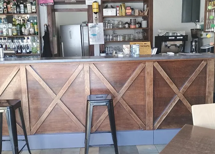 Rest'o Bar Les 2 Ponts 게스트하우스 Saint-Simon (Cantal)