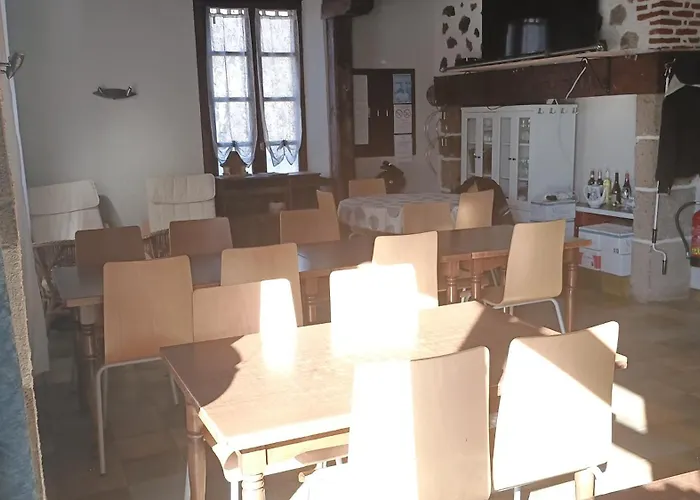 Rest'o Bar Les 2 Ponts 게스트하우스 Saint-Simon (Cantal)